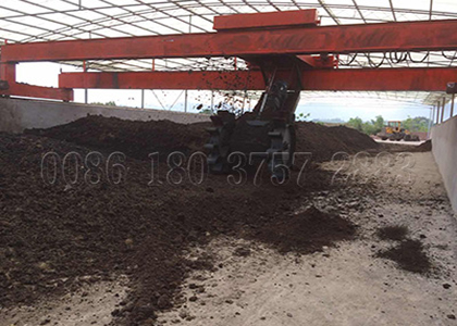 Composting Pig Manure using Large Capacity Compsot Turner