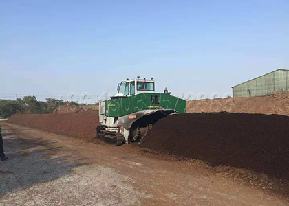 Windrow Compost Turner for Powdery organic Fertilizer Production