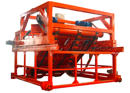 Animal manure chain type compost turner