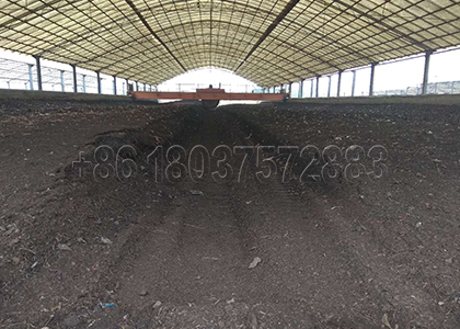 Fertilizer composting equipment is handling organic raw material