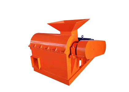 Semi-wet cow litter pulverizing machine